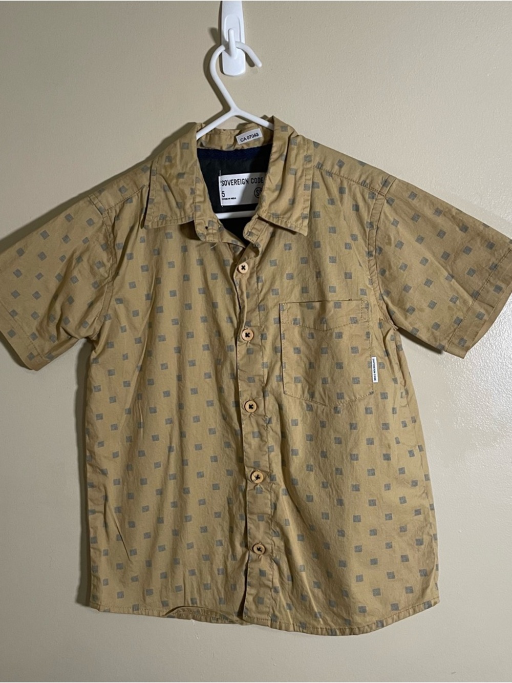 Sovereign Code Boy's Short Sleeve Tan Button-Up Shirt Size 5T
